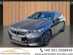 Grau (metallic) Gebraucht 2024 BMW 520 Comfort Edition Kombi | 51.980 € (Superpreis)