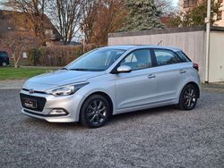 Silber Gebraucht 2015 Hyundai i20 YES! Limousine | 8.999 € (Fairer Preis)