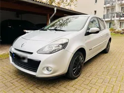Silber Gebraucht 2011 Renault Clio II Limousine | 5.750 € (Teuer)