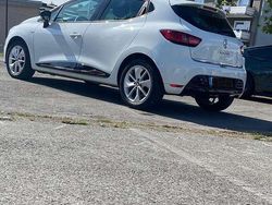 Weiß Gebraucht 2017 Renault Clio IV LIMITED Limousine | 7.500 € (Fairer Preis)