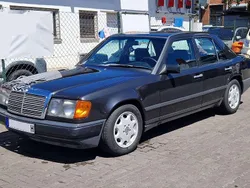 Schwarz Gebraucht 1988 Mercedes E250 Limousine | 21.500 €