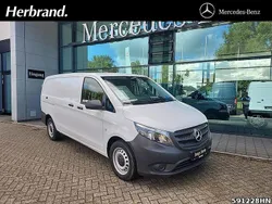 Weiß Gebraucht 2024 Mercedes Vito Van / Kleinbus | 35.438 € (Fairer Preis)