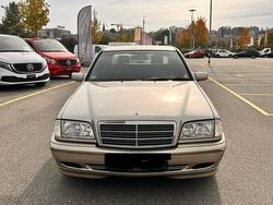 Gold Gebraucht 2000 Mercedes C180 Classic Limousine | 2.800 €
