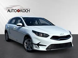 Weiß Neu 2025 Kia Ceed Limousine | 23.940 € (Guter Preis)
