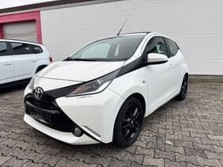 Weiß Gebraucht 2017 Toyota Aygo X-wave Kleinwagen | 7.399 € (Guter Preis)