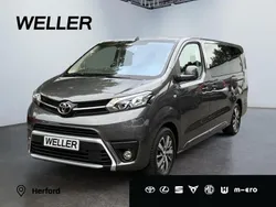 Grau Gebraucht 2024 Toyota Proace Verso Team Kombi | 40.849 € (Fairer Preis)
