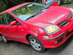 Rot Gebraucht 2004 Nissan Almera Tino Van / Kleinbus | 1.850 € (Fairer Preis)
