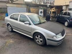 Silber Gebraucht 2005 Skoda Octavia Limousine | 500 € (Superpreis)