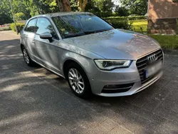 Grau Gebraucht 2015 Audi A3 Attraction Kleinwagen | 10.000 € (Superpreis)