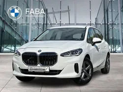Weiß Gebraucht 2025 BMW 218 Active Tourer Performance Van / Kleinbus | 31.490 € (Fairer Preis)