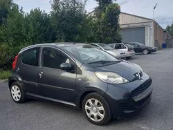 Grau Gebraucht 2012 Peugeot 107 Access Kleinwagen | 1.000 €