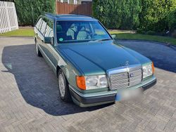 Grün Gebraucht 1991 Mercedes 300 Kombi | 16.500 €