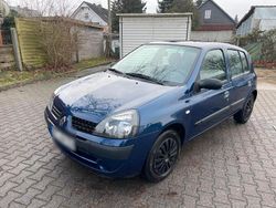 Blau Gebraucht 2004 Renault Clio II Kleinwagen | 2.000 € (Fairer Preis)
