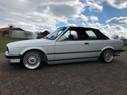 Weiß Gebraucht 1987 BMW 325 Cabriolet Cabrio | 18.900 €