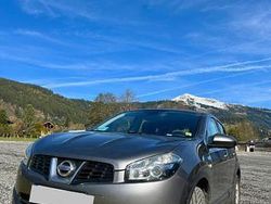 Grau Gebraucht 2012 Nissan Qashqai SUV | 6.600 € (Fairer Preis)