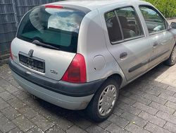 Gebraucht 2000 Renault Clio II Kleinwagen | 350 €