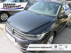 Deep black perleffekt (metallic) Gebraucht 2023 VW Tiguan Life SUV | 32.390 € (Guter Preis)