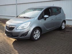 Silber Gebraucht 2011 Opel Meriva Design Edition Van / Kleinbus | 5.999 € (Fairer Preis)