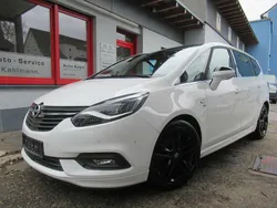 Weiß Gebraucht 2017 Opel Zafira Active Van / Kleinbus | 11.800 € (Fairer Preis)