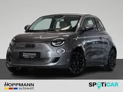 Colore esterno (mineral grau) Gebraucht 2023 Fiat 500e La Prima Kleinwagen | 22.480 € (Etwas zu teuer)