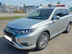 Silber Gebraucht 2020 Mitsubishi Outlander P-HEV Plus SUV | 9.950 €