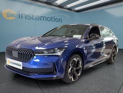 Blau Neu 2025 Skoda Superb Kombi | 59.149 €