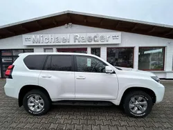 Schneeweiß Gebraucht 2024 Toyota Land Cruiser Comfort SUV | 62.850 € (Superpreis)