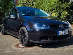 Schwarz Gebraucht 2006 VW Golf V Sportline Limousine | 3.300 € (Etwas zu teuer)