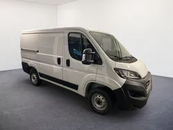 Weiss weiss Gebraucht 2023 Fiat Ducato Van | 31.465 € (Fairer Preis)
