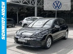 Schwarz Gebraucht 2024 VW Golf VIII Life Limousine | 27.950 € (Fairer Preis)
