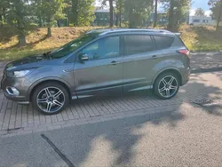 Grau Gebraucht 2019 Ford Kuga SUV | 22.150 € (Etwas zu teuer)