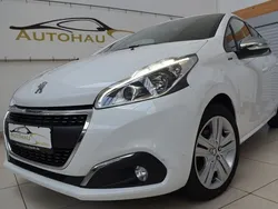 Weiß Gebraucht 2019 Peugeot 208 Signature Sky Kleinwagen | 7.900 € (Fairer Preis)
