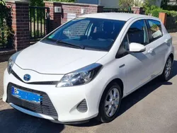 Weiß Gebraucht 2014 Toyota Yaris Hybrid Life Limousine | 6.950 € (Superpreis)