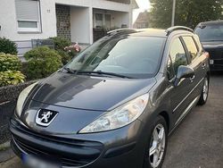 Grau Gebraucht 2007 Peugeot 207 Filou Limousine | 1.600 € (Etwas zu teuer)
