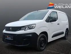 Schneeweiß Gebraucht 2020 Peugeot Partner S Van / Kleinbus | 15.360 € (Fairer Preis)