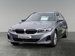 Grau Gebraucht 2023 BMW 318 Sport Line Kombi | 29.980 € (Fairer Preis)