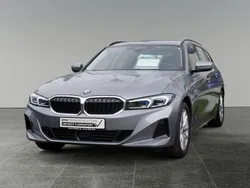 Grau Gebraucht 2023 BMW 318 Sport Line Kombi | 31.980 € (Fairer Preis)