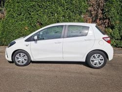 Weiß Gebraucht 2019 Toyota Yaris Hybrid Business Edition Limousine | 14.500 € (Guter Preis)
