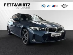 Arctic race blue metallic Gebraucht 2024 BMW 330 M Sport Kombi | 39.777 €