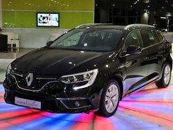 Schwarz Gebraucht 2019 Renault Mégane IV LIMITED Limousine | 13.750 € (Etwas zu teuer)