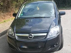 Schwarz Gebraucht 2011 Opel Zafira Van / Kleinbus | 3.300 €
