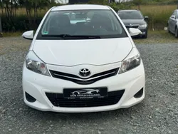Weiß Gebraucht 2014 Toyota Yaris Edition Limousine | 10.200 € (Fairer Preis)