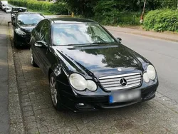 Schwarz Gebraucht 2005 Mercedes C230 Classic Coupé | 2.100 €