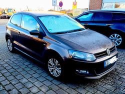 Braun Gebraucht 2013 VW Polo Life Kleinwagen | 3.499 €