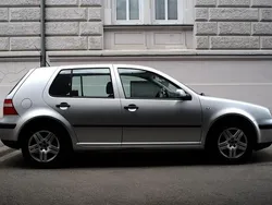 Silber Gebraucht 2002 VW Golf IV Kleinwagen | 1.000 € (Guter Preis)