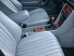 Silber Gebraucht 1990 Mercedes E250 Kombi | 4.500 €