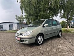 Grün Gebraucht 2002 Renault Scénic Van / Kleinbus | 1.350 € (Fairer Preis)