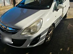 Weiß Gebraucht 2012 Opel Corsa Kleinwagen | 2.100 € (Guter Preis)