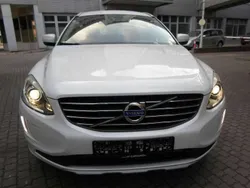 Crystal white / metallic Gebraucht 2017 Volvo XC60 Summum SUV | 19.499 € (Superpreis)