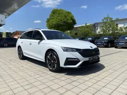 Moonweiß metallic Gebraucht 2021 Skoda Octavia RS Kombi | 28.020 € (Fairer Preis)